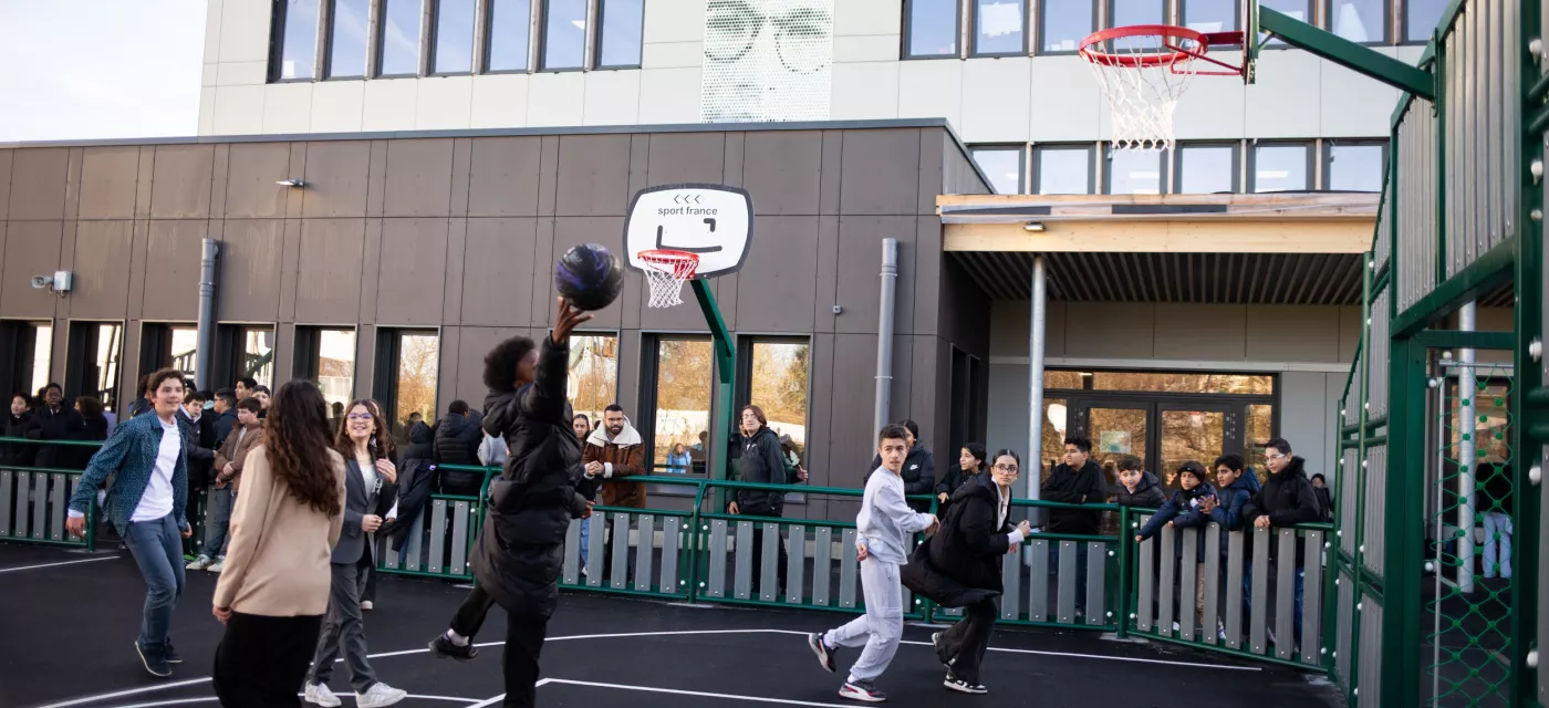 La cour du collège Marcel Callo