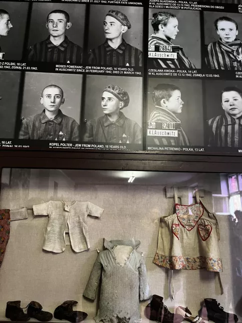 Photo prise dans le camp d'Auschwitz