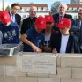 Pose de la première pierre du collège